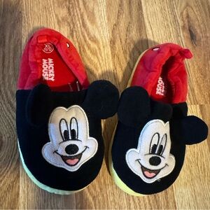 Kids Disney Mickey slippers. Size XL 11/12